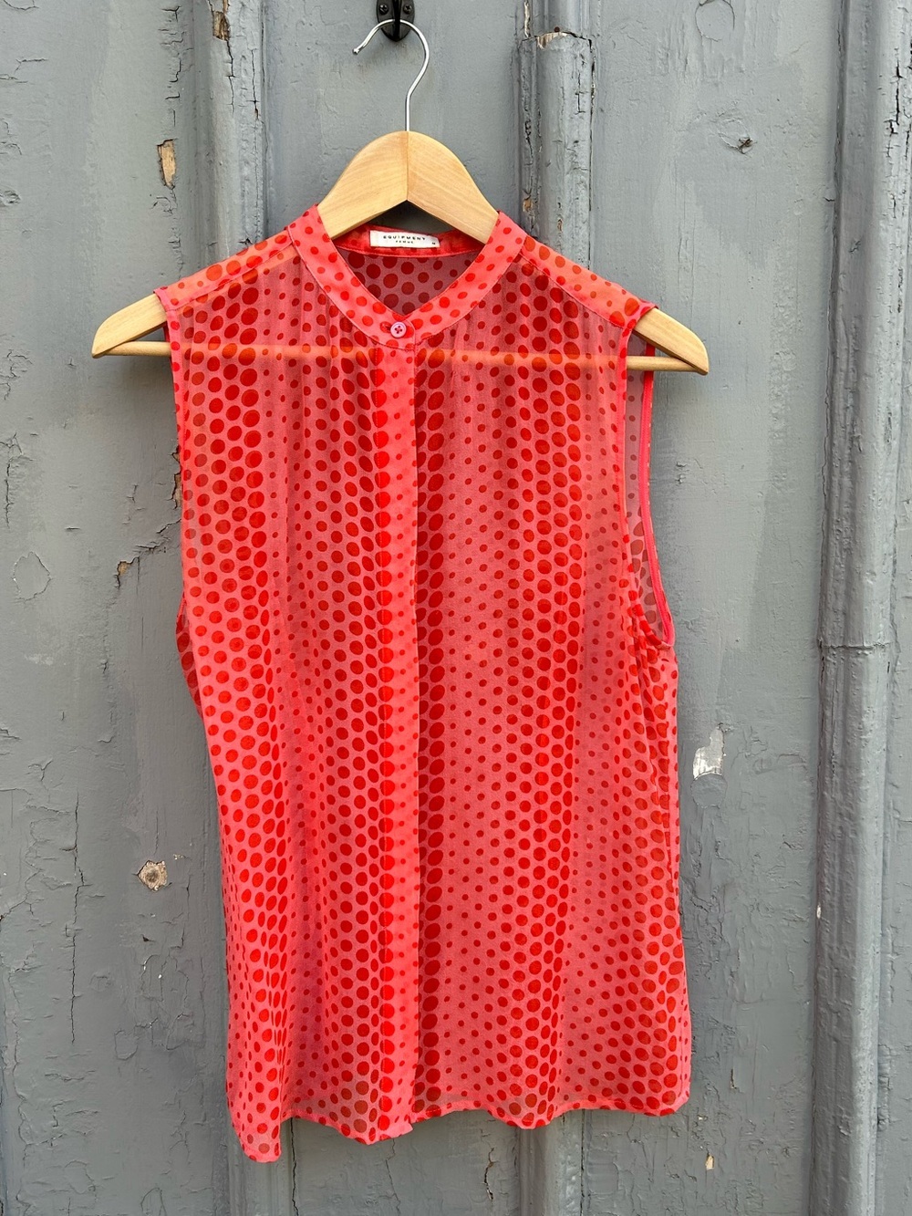 Equipment femme sheer silk pink polka dot tank, size M